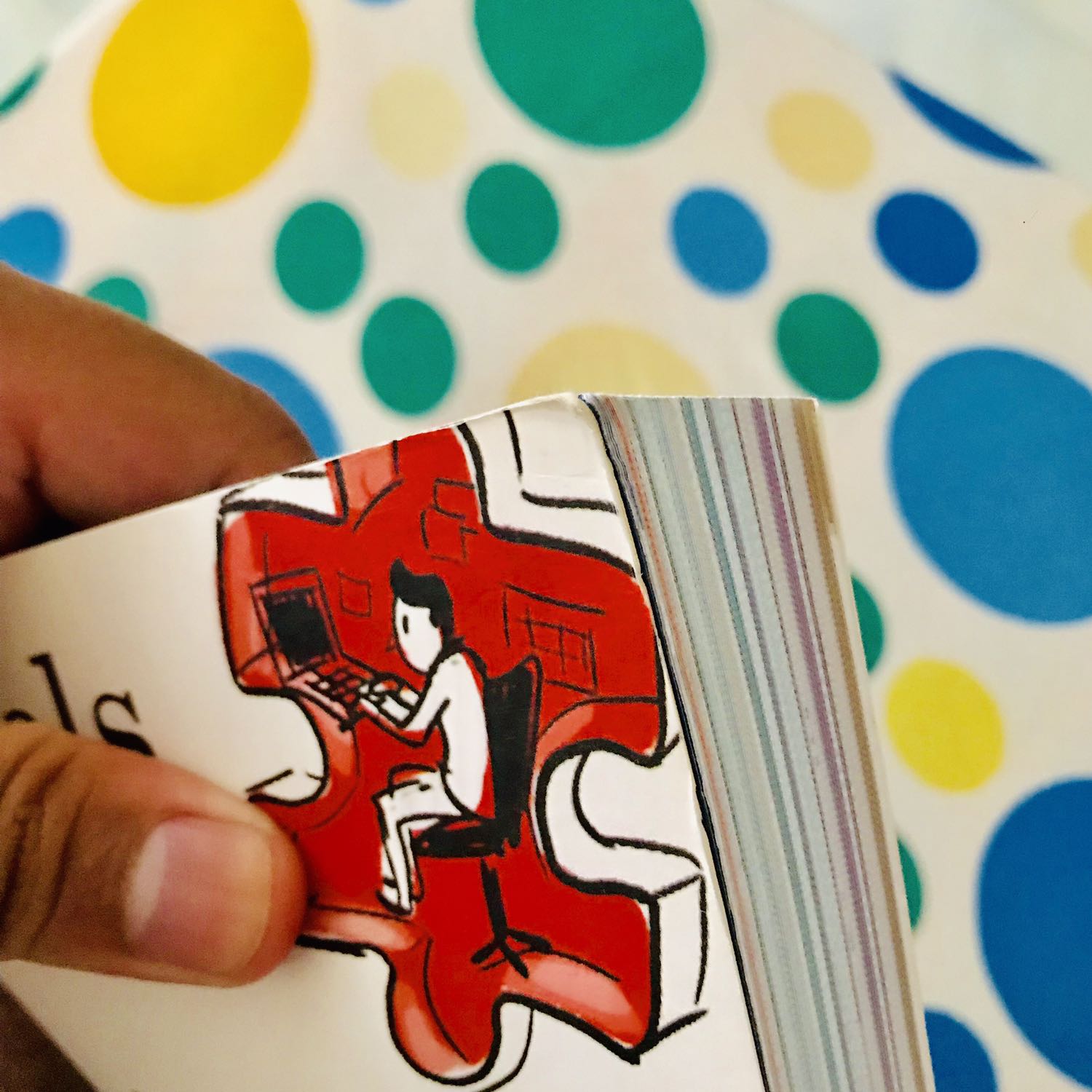 Mình dùng dịch vụ của tiki mới hơn 13 tháng, mua cũng vài chục quyển sách, và đây là lần đầu tiên mình viết nhận xét. Người nhà mình nhận hộ vì mình k có nhà. Vỏ hộp đựng tiki của mình 20 đơn gần đây hầu như nhàu nát 70% và hơn 50% bị khoét móc mất hoá đơn giấy. 
Khá thất vọng.
Nhưng tiền nào của nấy mà, mua sale off 50% thì v cũng ok. Hi vọng shipper Ninja có tâm hơn. Lúc trước shipper của Tiki luôn tuyệt vời.