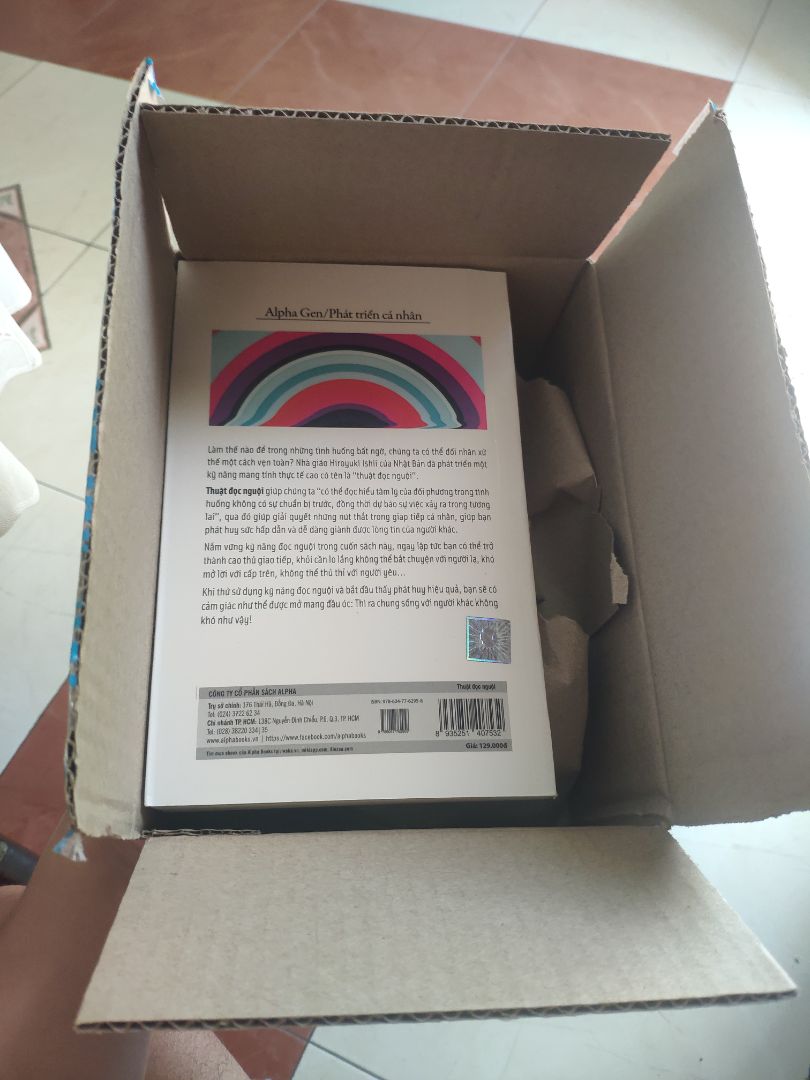 Đóng gói kĩ, ưng ý, hơi tiếc tí là trang bìa bị xước nhẹ chắc do vận chuyển nhưng không sao sản phẩm tốt hài lòng