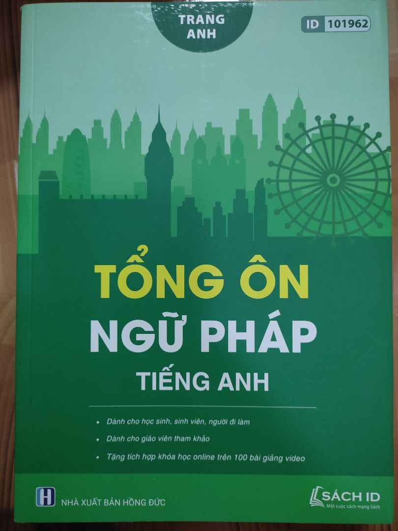 Lúc nhận hàng thì sách bị móp, ko ảnh hưởng chất lượng sách bên trong nên bỏ qua đc. Sách siêu dày và đồ sộ luôn á, cầm mà ngỡ ngàng luôn. Bài tập cực kì nhiều, đa dạng, trình bày rõ ràng, có sơ đồ tư duy hệ thống hoá kiến thức. Nma có mấy câu giống với bài tập trên lớp mình:))