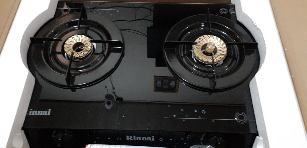 giao sai sản phẩm so với hình mẫu. nhờ đổi lại sản phẩm như hình mẫu đăng trên tiki. sản phẩm bếp trong hình đăng tải có khoảng cách giữa 2 bếp rộng hơn so với mẫu thực tế. vui lòng đổi lại giùm như bếp như trong hình đăng trên tiki