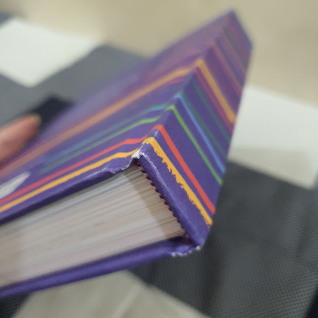 Giao hàng nhanh. Tuy nhiên sách bên trong nên được bao bọc 1 lớp giấy hay nilon mỏng  hoặc điều chỉ kích thước thùng vừa với sách, hoặc thêm foam tránh sách bị di chuyển bên trong khi giao hàng. Các đầu sách bị trầy khi nhận được.