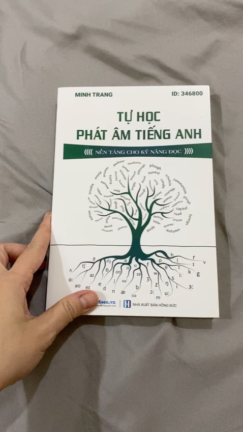 Sách in rõ nét, phần keo ở bìa không chắc chắn lắm. Nội dung vẽ rõ phần miệng, lưỡi dùng để phát âm. Tuy nhiên chăm sóc khách hàng rất tệ, chậm trễ.