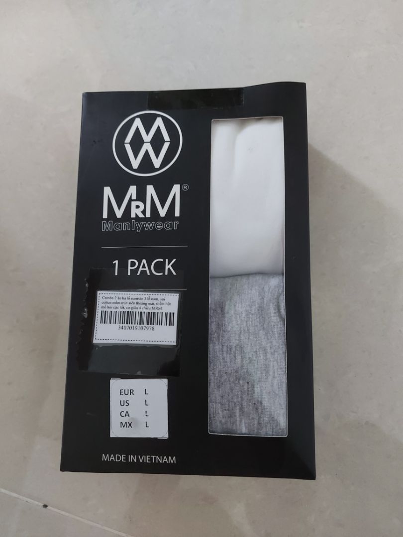 - Về đóng gói: Sản phẩm được đóng gói đẹp, cẩn thận, 2 lớp hộp, một hộp ngoài của Tiki, hộp trong của shop.
- Về sản phẩm: chất liệu đẹp, vừa vặn như mô tả.
- Về chăm sóc khách hàng: Lúc đầu mình băn khoăn chưa biết chọn giữa size M hay L do chiều cao và cân nặng của mình nằm ở cận trên của size M. Sau một hồi được shop tư vấn nhiệt tình, mình đã chọn size L. Kết quả là vừa như mong muốn.
- Về dịch vụ giao hàng: Giao hàng nhanh. Mình đặt lúc 14g00 thì hơn 16g00 cùng ngày sản phẩm đã đến nơi.
- Về giá cả: Giá khá hợp lý, nhưng nếu có ưu đãi giảm giá nhiều và thường xuyên sẽ tuyệt hơn.
Kết: Mình sẽ tiếp tục ủng hộ shop trong tương lai.