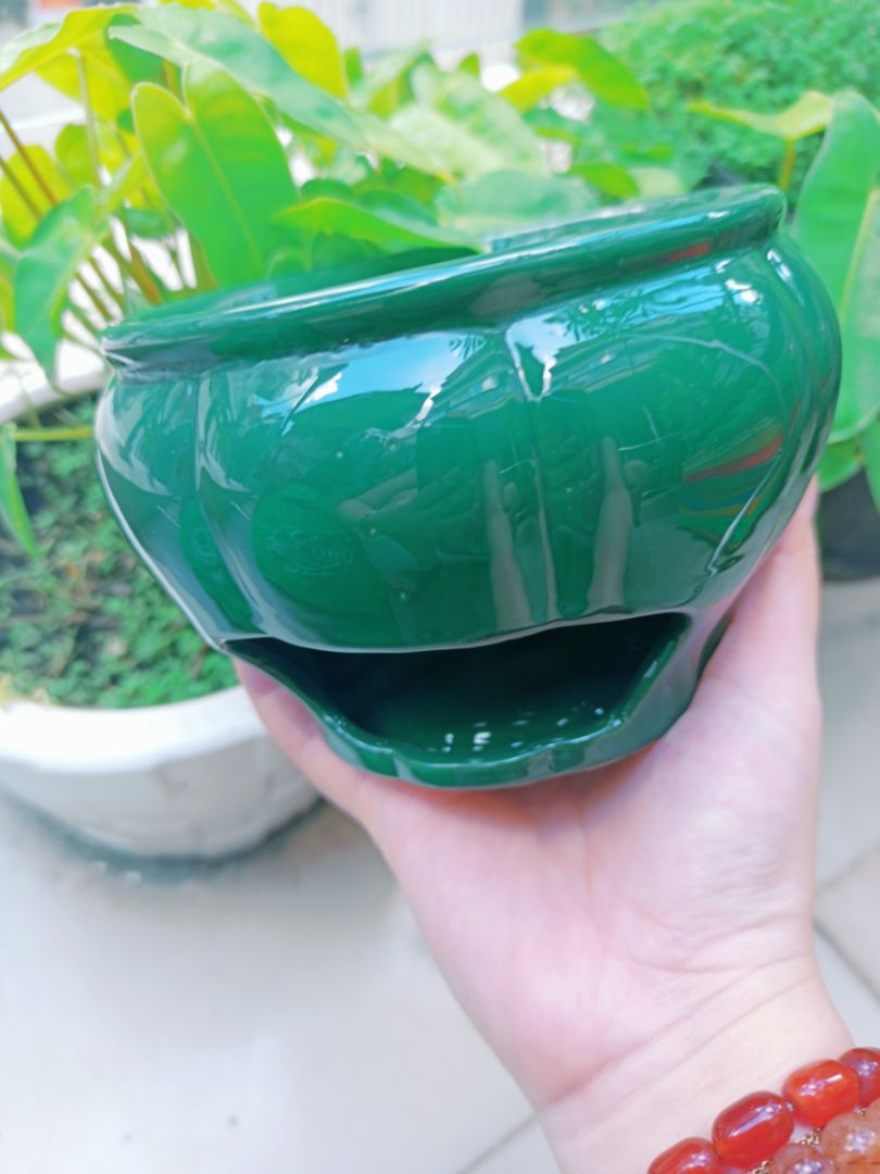 Bếp rất đẹp, màu xanh rêu vô cùng tươi mát.  Có 500gr sả và hộp 10 viên nến đầy đủ luôn. Shop còn gói hàng rất kỹ nữa, 10/10 cho sản phẩm và chất lượng. 🥰🥰🥰