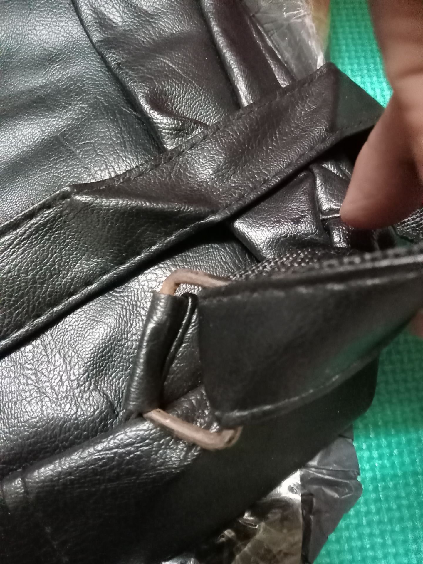 khóa hỏng ko có móc kéo.. các khóa ty thì rỉ