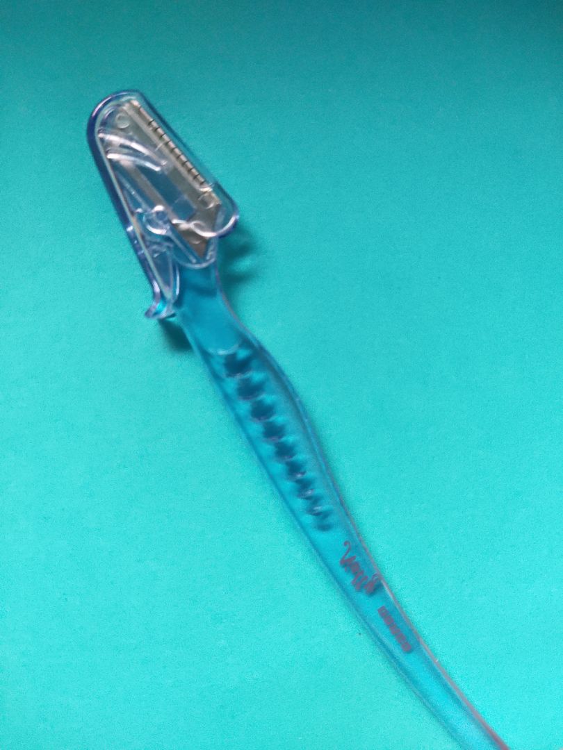 tiki giao hàng nhanh. dao cạo bén, dễ sử dụng mà ko sợ bị rách da :")))