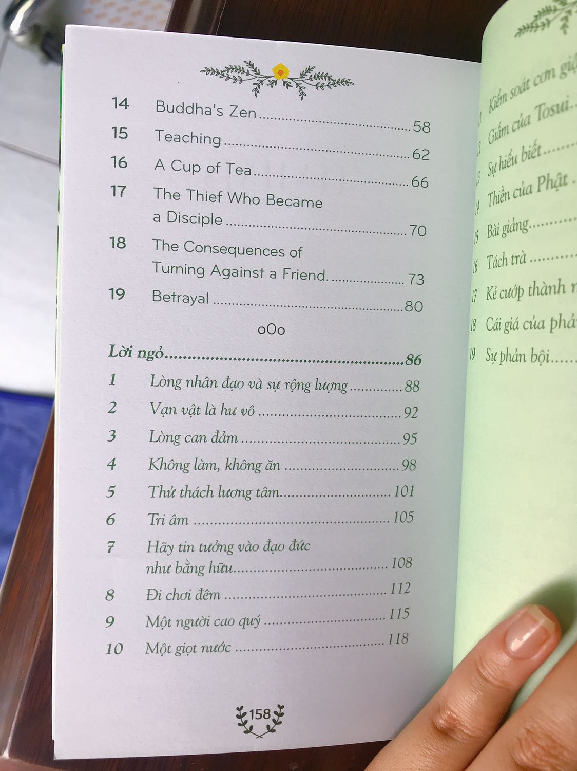 Sách in đẹp, mỗi câu chuyện đều có hình vẽ kèm theo. Cuốn màu xanh lá này nội dung về Thiền, Phật Thích Ca, nửa cuốn đầu là tiếng anh, nửa cuốn sau là tiếng việt nha các bạn.