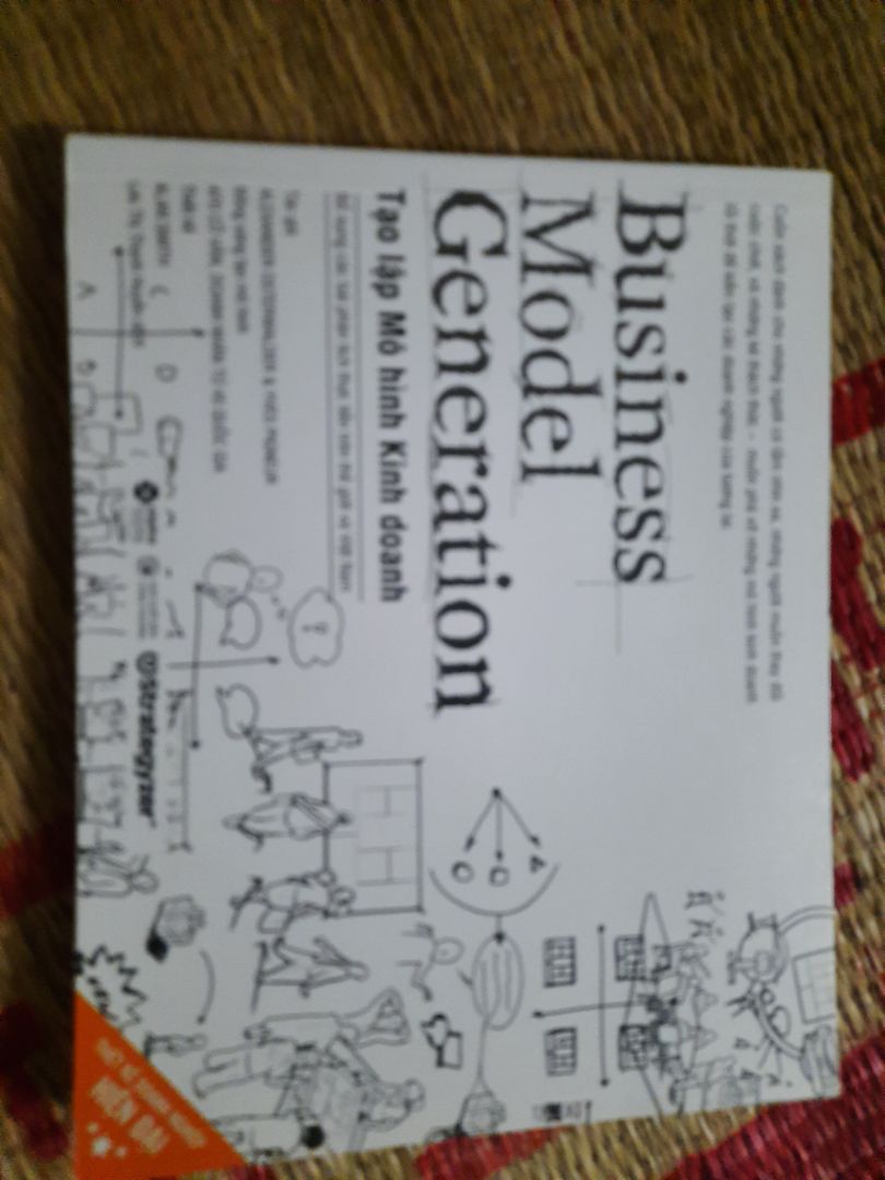 Sách được bọc bằng book care nhìn sạch sẽ, không bị bong tróc, rách, dơ, gãy góc. Nội dung phải đọc mới biết được. Đặt gần 2 tháng mới giao, cũng là do bị ảnh hưởng bởi dịch bệnh. Đánh giá tổng quan cho 4 sao.