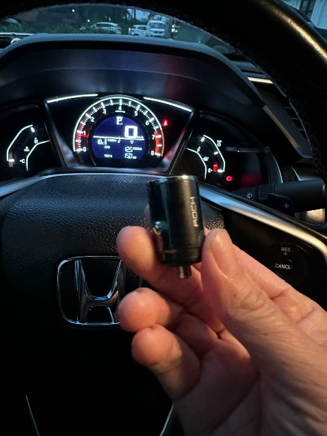 Mình cần hàng gấp báo shop gửi hàng cho luôn, shop phản hồi nhanh, tư vấn nhiệt tình, sạc chuẩn chính hãng ,sạc nhanh 33w, 2 cổng usb và type c rất tiện lợi. Chất lượng hàng của Rock thì mình rất hài lòng. Nhỏ mà có võ nha 👍