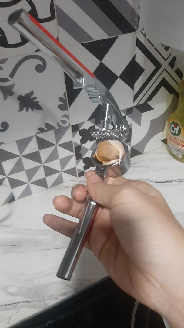 y chang hình luôn. ép 1 lân đuọc 2 củ tỏi to.
Rất ưng ý. cảm ơn shop nhe
chúc shop mua may bán đắt