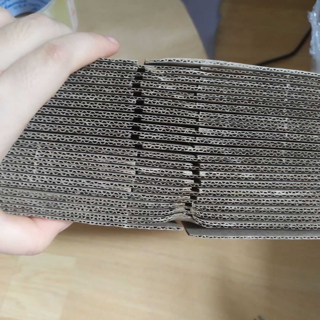 hộp nhỏ đúng size mình cần, giấy dày, shop gói hàng rất cẩn thận ^^ 👍👍👍