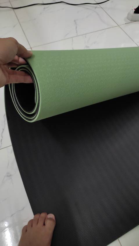 Mình đặt màu cam đen, giao lần đầu sai màu và mình đổi trả để đổi đúng, giao lần hai cũng sai màu. Lần này mình nhận nhưng mình thật sự thất vọng cách làm việc của shop và Tiki. Mình đợi hơn 15 ngày chỉ để đổi trả và cuối cùng cũng như không.