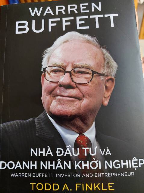 Một cuốn sách nữa viết về tiểu sử và cuộc đời của Warren Buffett, cá tính và triết lí đầu tư của ông.