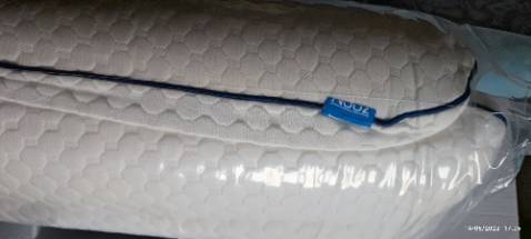 Gối dùng rất thoải mái. Nhìn đẹp, size này rất lớn và dày nên ai thích kê cao thì ok. Gối dùng 1 thời gian thấy ổn, thoáng không nóng đầu