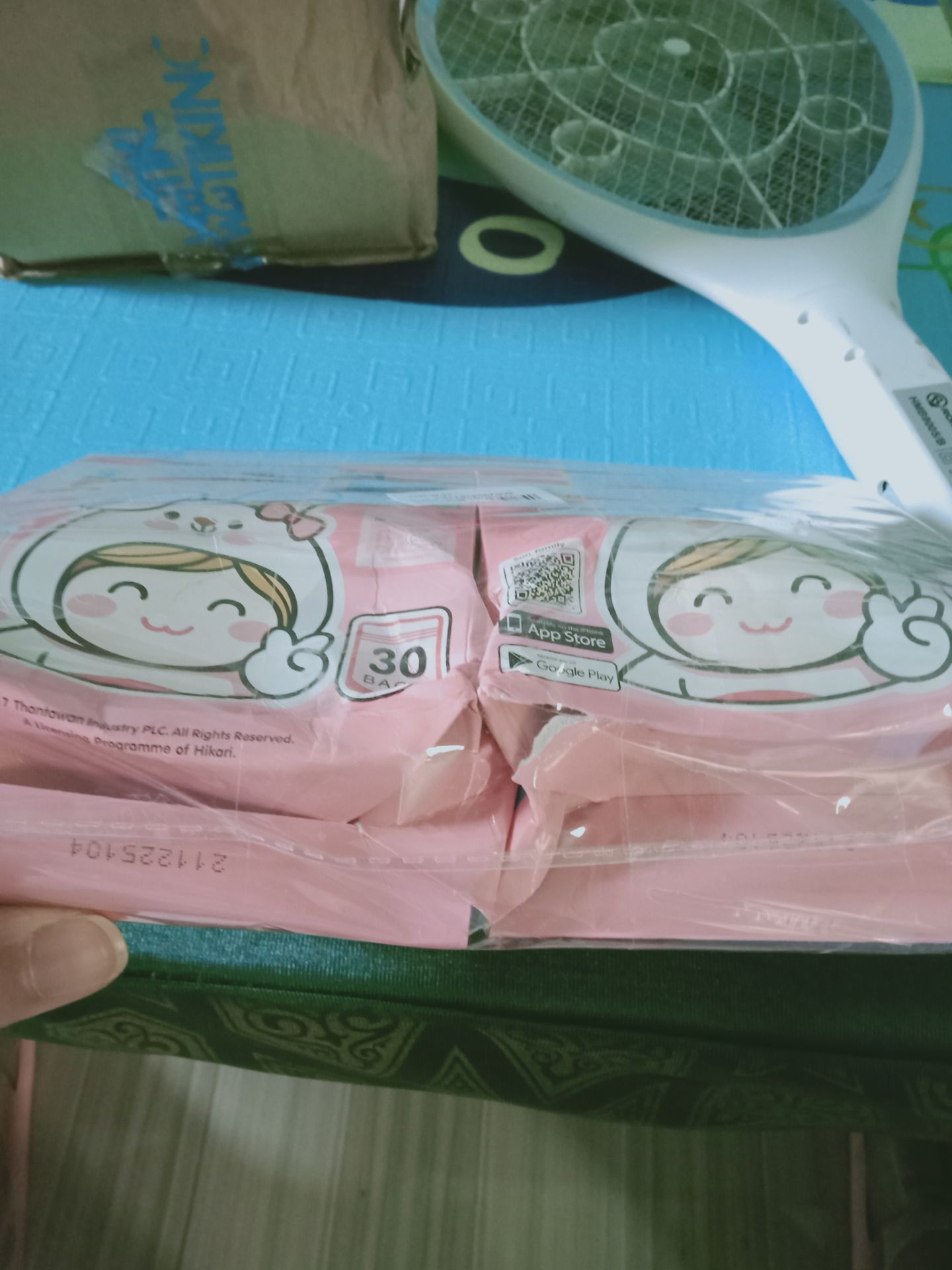 Giao hàng nhanh hơn dự định, nhưng ko còn nguyên vẹn, bao bì móp méo, còn bị rách. nên cho 4*