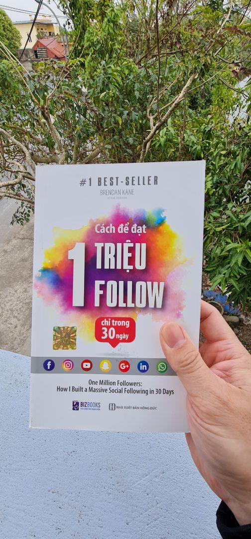 Giao hàng đúng thời hạn. Sách ko đc bọc nên bị bẩn 1 vài chỗ và móp gáy