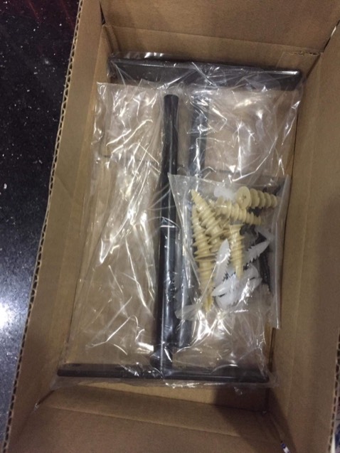 Rất hài lòng với Tiki là lúc nào cũng giao hàng rất nhanh. Chốt nhìn chắc chắn, sơn bóng đẹp, đóng gói cẩn thận.