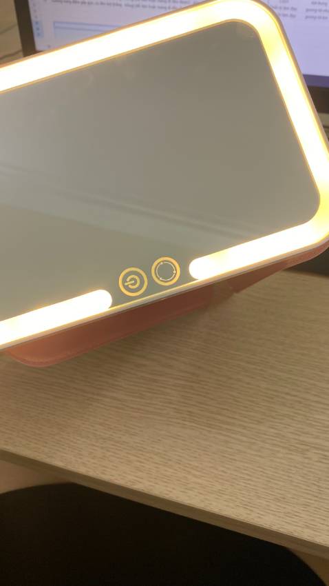 gương xịn sò đèn led ok lắm dùng để trang diểm siêu đẹp luôn giao hàng nhanh đóng gói hàng lại siêu cẩn thận