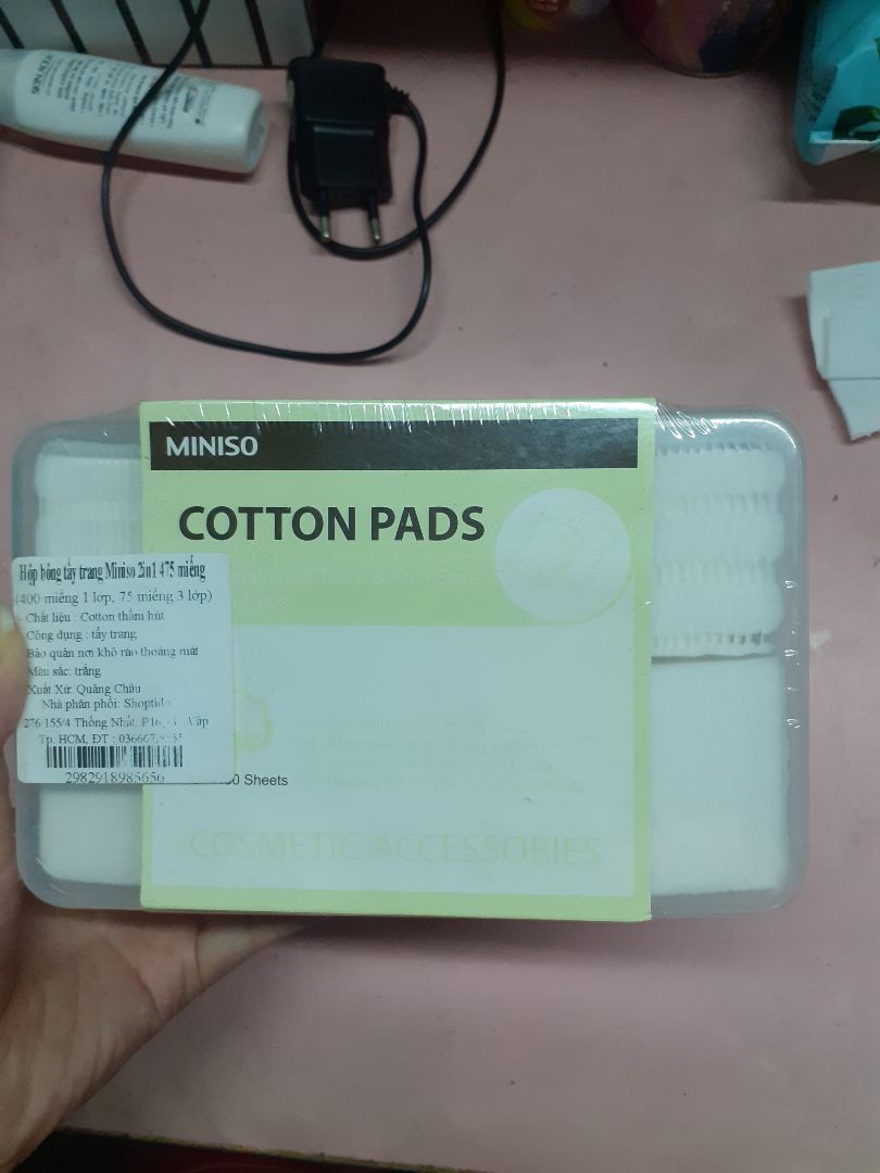 Giao hàng nhanh cực kỳ mng à. shop gói hàng cũng kĩ. Sản phẩm giống mẫu. Bông khá mỏng để chấm toner ổn, miếng bông dày để tẩy trang ok. phù hợp với giá tiền. đáng mua