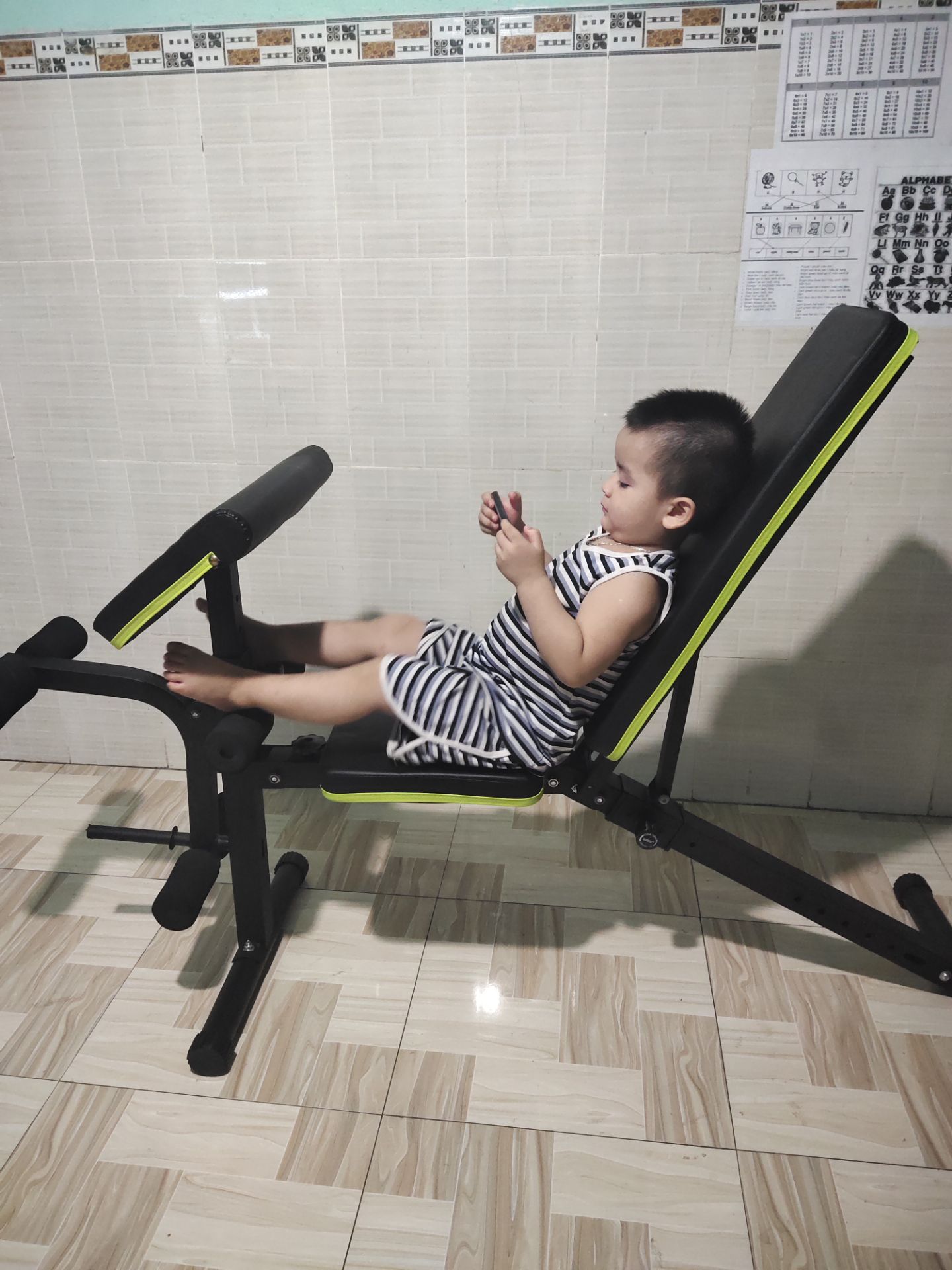 Quá tuyệt vời, đặt hàng 11h  tối nay, sáng mai 10h đã giao hàng, supper nhiệt tình nên bo mấy chục uống cafe, ghế dễ dàng lắp ráp và điều chỉnh, chắc chắn,  không hiểu sao các thánh bảo không hài lòng. tặng thêm 1 sao nữa là 6 sao nhé.