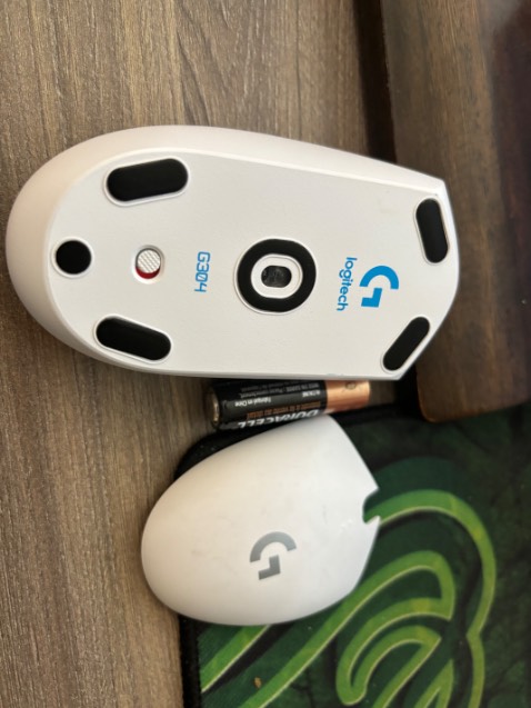 dùng 1 tháng mất tín hiệu usb, đợi bảo hành ( thời gian bảo hành quá lâu cho 1 con chuột)