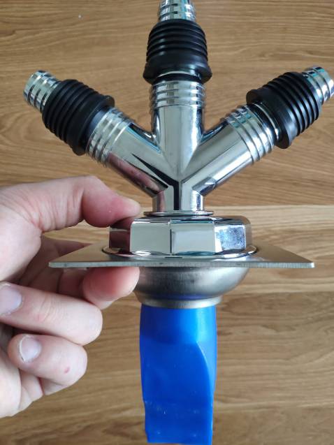 Rât chất lượng, sạch sẽ hết mùi, trước không biết để nước thoát lênh láng ra sàn bẩn vô cùng, nay lắp bộ này vào đã rất tốt