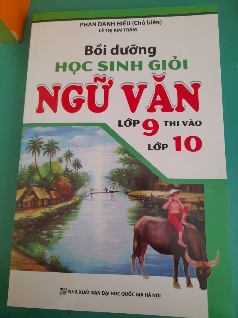Sách giao nhanh, không bị móp méo nhưng hơi dơ ở bìa sau.