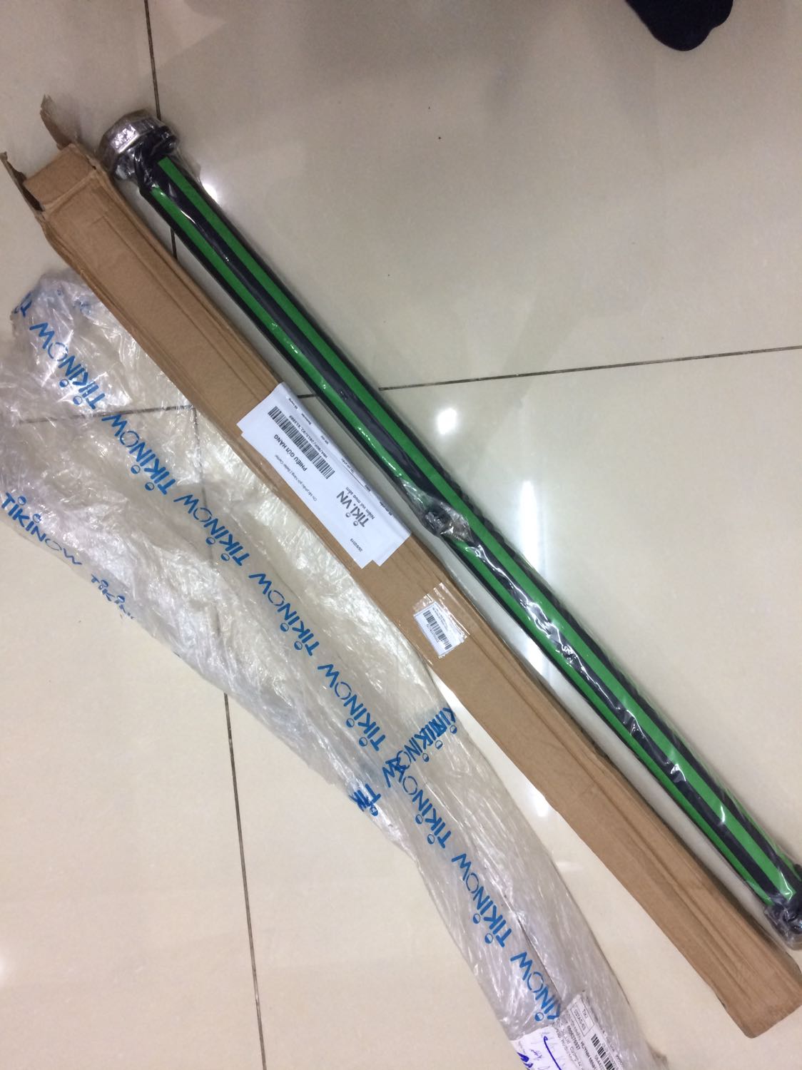 Giao hàng không có "găng tay" , không như quảng cáo.
Đề nghị Tiki xem lại trước khi duyệt sản phẫm.