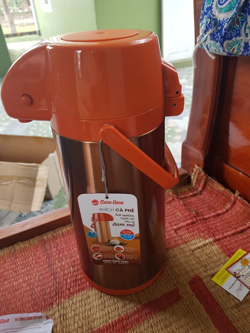 tuy shop gửi nhầm mầu. mình đã chát mới shop và shop đã hoàn lại tiền chênh lệch. phích này cấu tạo như nhau. nhưng khác mỗi màu. mới dùng trải nghiệm một hôm thì phích giữ nhiệt tốt. độ bền xem thời gian sử dụng....