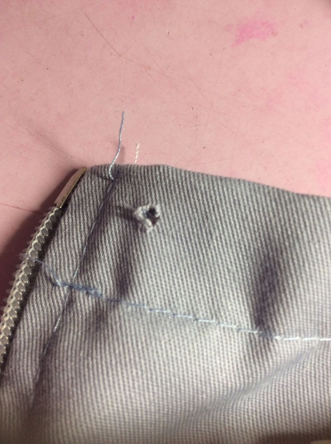 phần cúc áo ở phía dưới bị mất từ hồi nào lúc nhận hàng về mới thấy,khá thất vọng