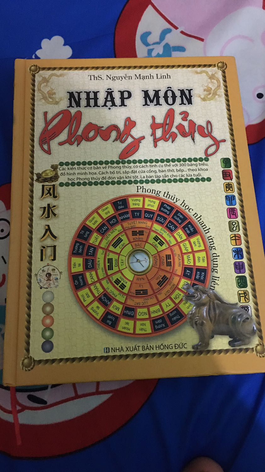 Tác giả cuốn này viết sách để bán giấy thôi. Cũng một ý nghĩa chỉ dẫn giống này có thể biết cái này và suy ra cai khác nhưng tác giả không nghĩ như vậy cuốn sách mấy trăm trang mà ý nghĩa thực sự có mấy chục trang .mình chưa thấy nhà xuất bản nào mà làm ăn kiểu này cả mình khuyên các bạn không nên mua