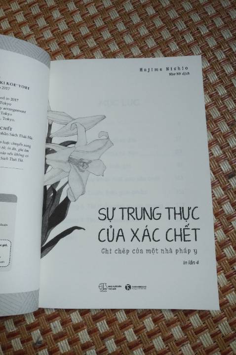 Wow, mình luôn bị bất ngờ với thời gian giao hàng của Tiki khi vừa đặt bữa trước là bữa sau được giao tới rồi. Về chất lượng sách thì cực kỳ ổn luôn, chưa kể giá còn mềm hơn đáng kể so với khi mua trực tiếp ở hiệu sách. Nói chung Tiki luôn là lựa chọn số một với mình khi muốn đặt sách. Thêm một điểm cộng nữa là anh nhân viên giao hàng của Tiki rất thân thiện.