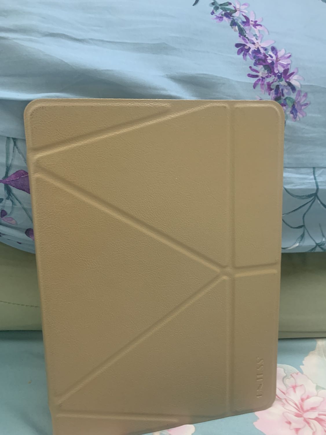 Bao da iPad pro 11 2021 ONJESS màu gold rất hài lòng sản phẩm đẹp lắm cám ơn Tiki nhiều giao hàng nhanh chóng