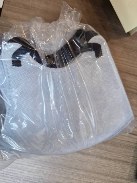 Khẩu trang có chất liệu mềm mịn, dễ thở, màu sắc đẹp mắt. Đã mua lần 2.