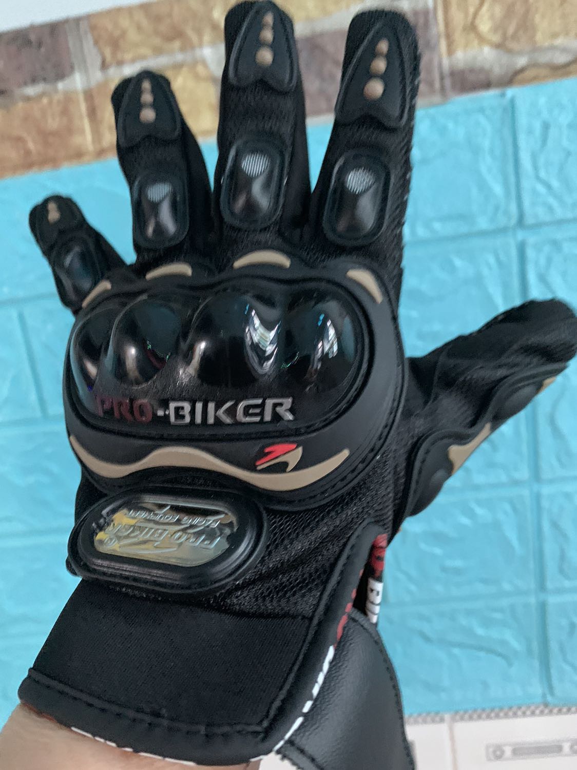 Gang tay đẹp và day . Những chi tiết trang trí rất đẹp và được may chắc chắn . 
Tiki thay đổi hệ thống ship nên hàng được giao không đúng và tre ngày như app thông báo 
Tiki nên khac phục để tránh việc không có người ở nhà nhận hàng 
Shipper OK Gang tay đẹp và day . Những chi tiết trang trí rất đẹp và được may chắc chắn . 
Tiki thay đổi hệ thống ship nên hàng được giao không đúng và tre ngày như app thông báo 
Tiki nên khac phục để tránh việc không có người ở nhà nhận hàng 
Shipper OK