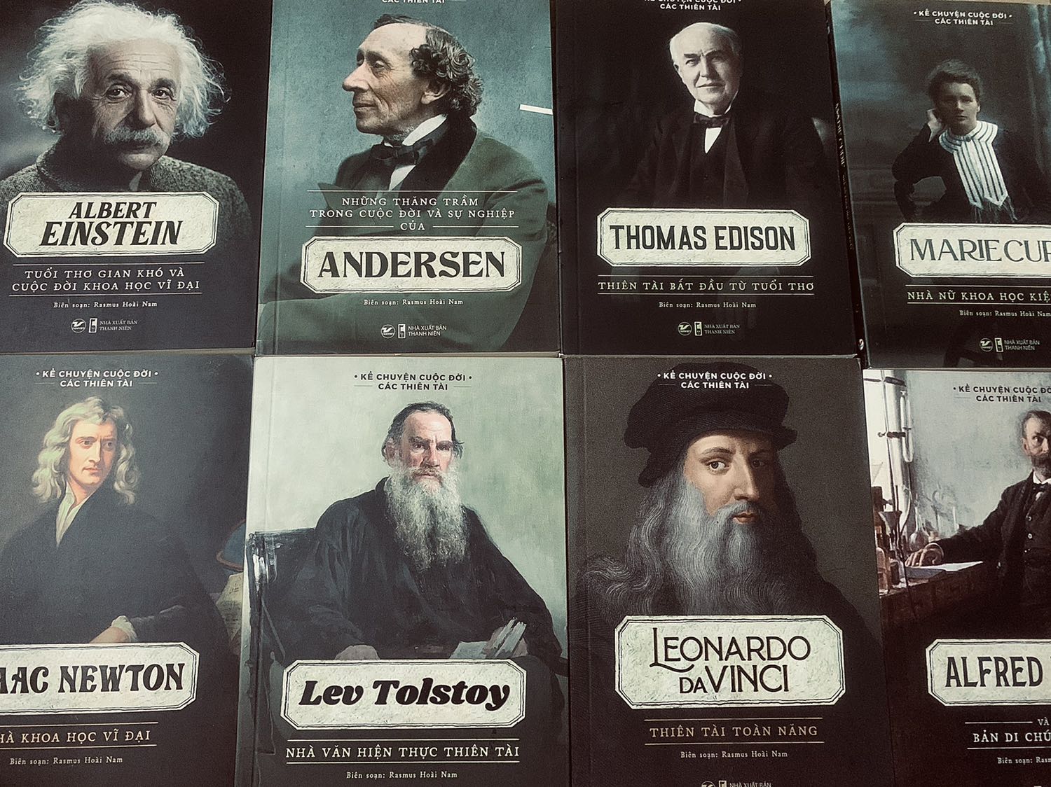 Đủ sách, chắc do vận chuyển hay sao góc sách hơi xước nhẹ chấp nhận được, hài lòng🥰😋