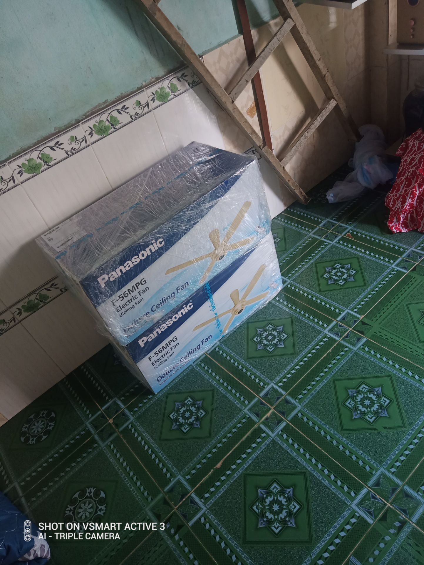 chưa lắp nhưng thùng bên ngoài và ngày sản xuất rất mới