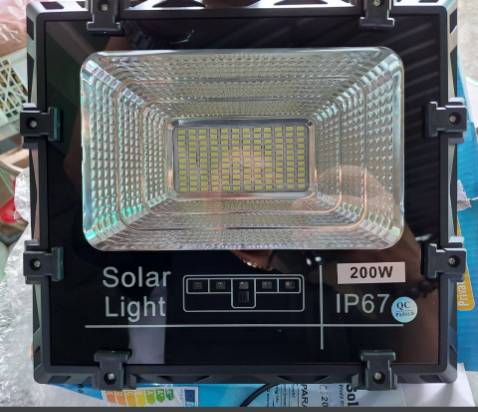 Shop làm việc cẩu thả, không kiểm tra đơn hàng trước khi giao nên giao hàng không đúng mẫu( mua đèn 100w , tấm pin có kích thước 45cmx35cm nhưng giao như vậy đó). Mất thời gian để đổi trả. Lần đầu củng như lần cuối mua hàng ở shop này.