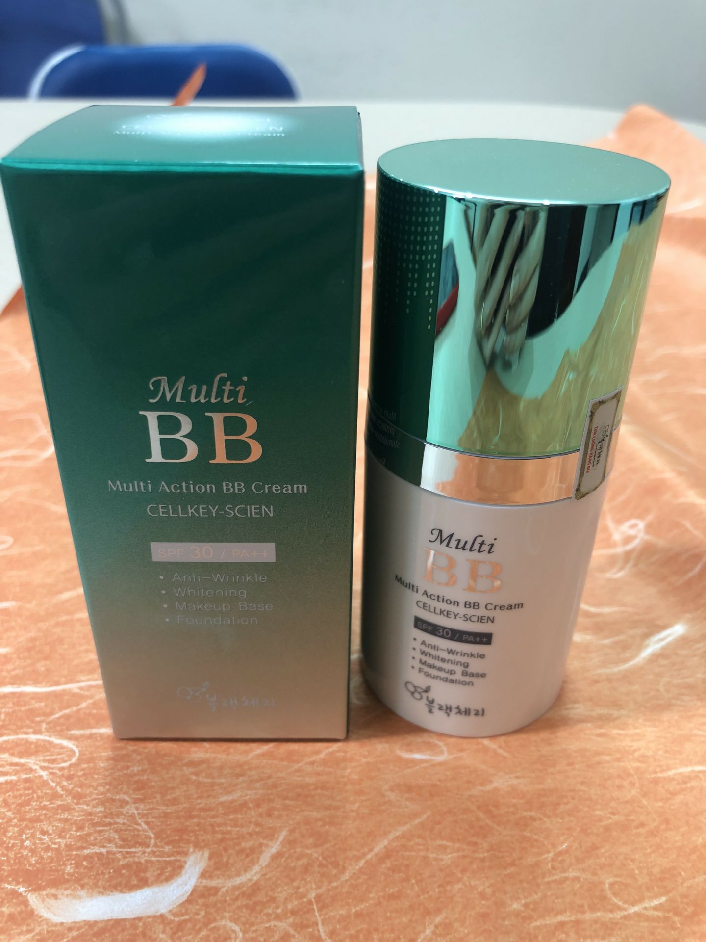 Chưa từng dùng loại kem nền nào ảo diệu như kem nền này luôn á. Dậm nền lên nó tệp căng mịn vào dao luôn. Khuyết điểm thid che được mà ko gây cảm giác bết dính hay ko bioj chảy khi đổ mồ hôi. Điểm 10 cho chất lượng, sẽ ủng hộ shop dài dài