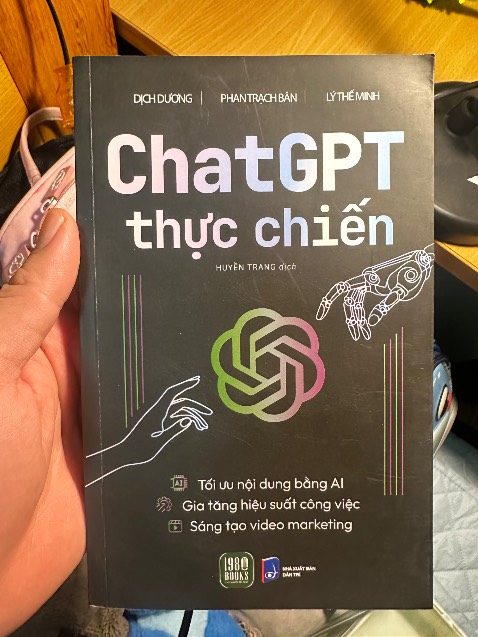 cảm giác cầm một cuốn sách tới 169k mà keo dán gáy ko được tốt, trang sách mở ra bị cong.