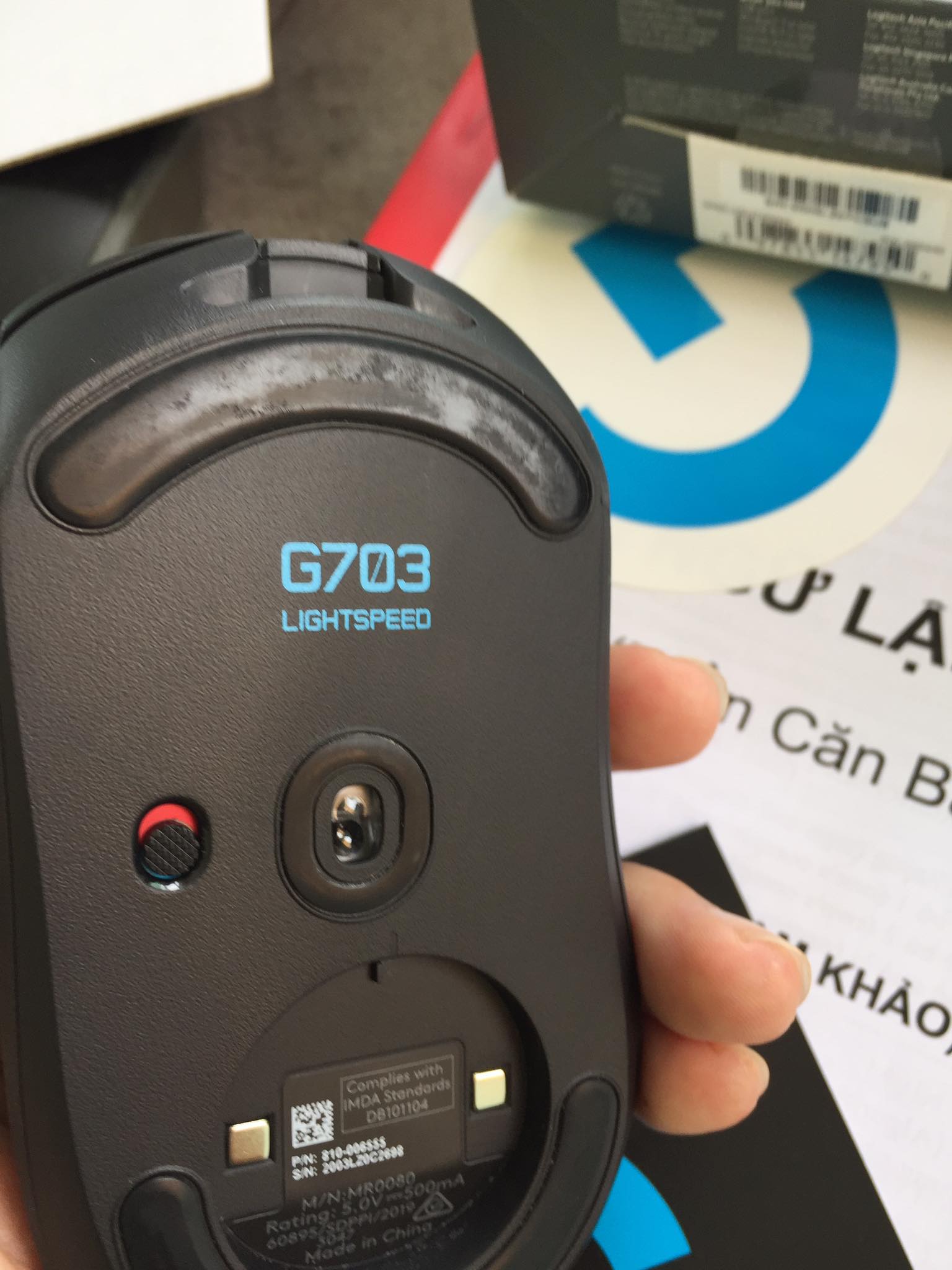 Chuột vừa mở hộp thì:
- Đầu thu nằm hổng chân lên trời.
- Feet chuột thì trầy trụa, bong tróc.
- Chỗ sạc thì đóng đầy bụi.
- S/N của chuột thì không trùng với hộp. Chuột vừa mở hộp thì:
- Đầu thu nằm hổng chân lên trời.
- Feet chuột thì trầy trụa, bong tróc.
- Chỗ sạc thì đóng đầy bụi.
- S/N của chuột thì không trùng với hộp.