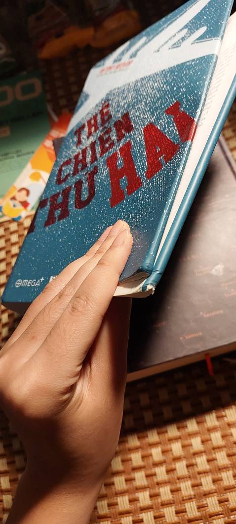 Sách hơi nát, cũ nhưng đuợc cái rẻ hơn chỗ khác