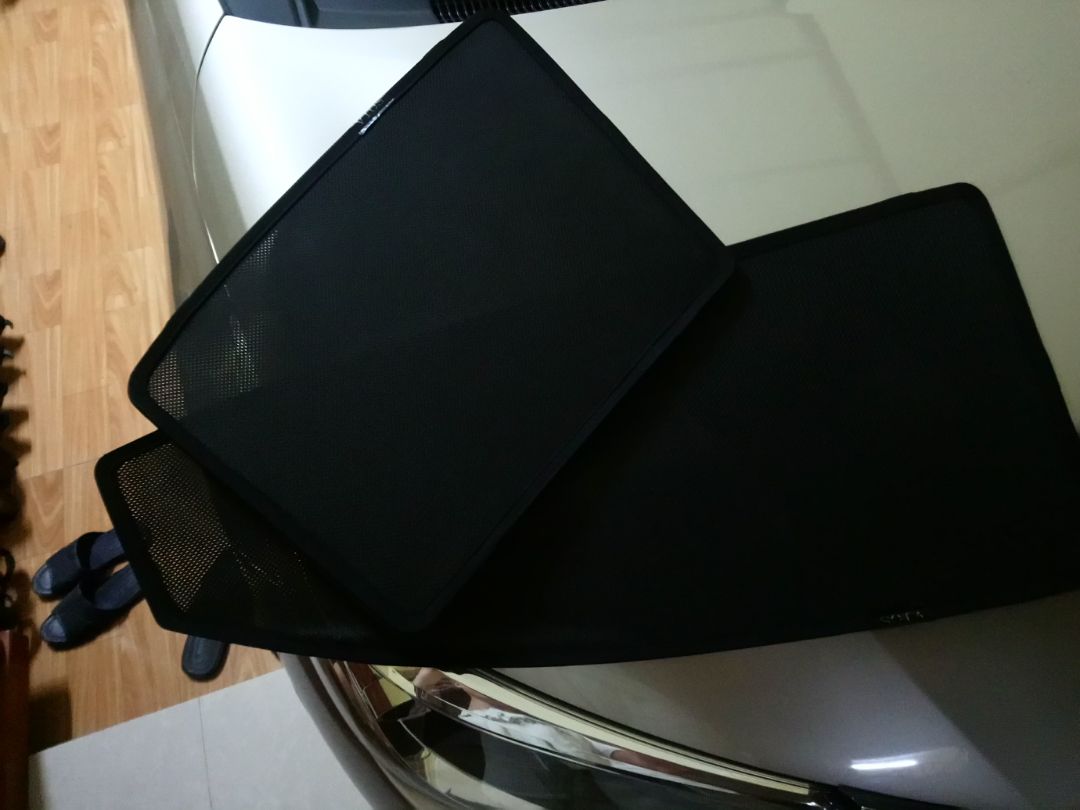 Shop ơi, sao đơn hàng của tôi có mỗi một bên cánh cửa xe. Shop xem lại giúp tôi cái. Thanks!