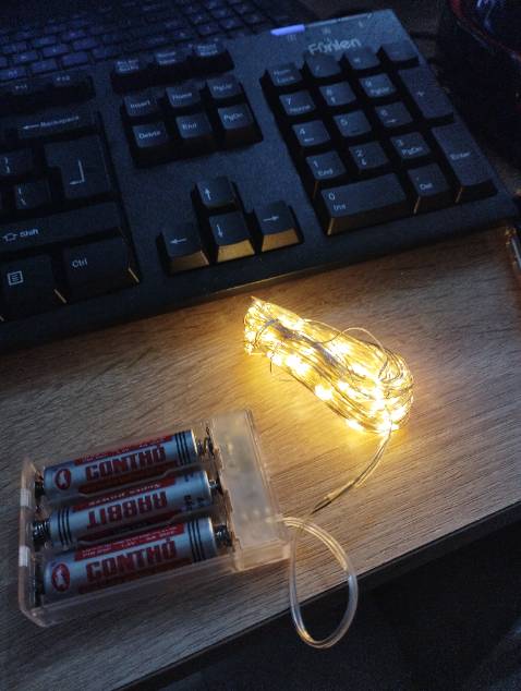 Tên là dây đèn nháy nhiều màu, nhưng giao dây đèn vàng. Đừng hỏi sao tôi đánh giá 1 sao nhá.