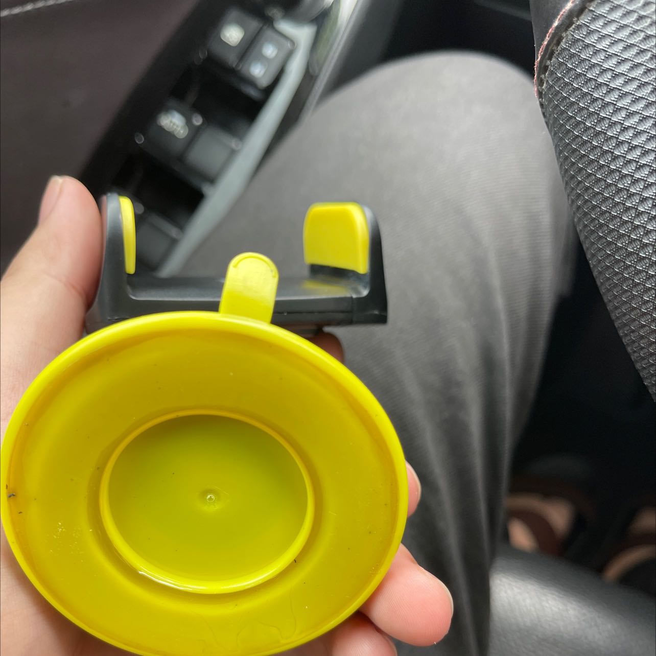 Đặt 1 mẫu giao mẫu khác, ngừoi nhà không biết tháo ra nên phải sữ dụng