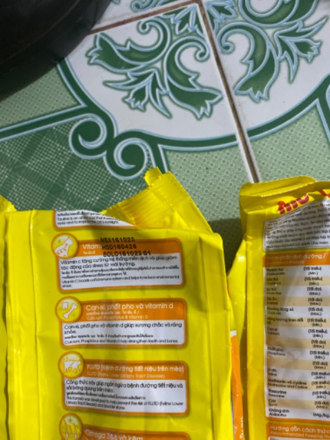 Sản phẩm giao lần 1 đã quá hạn sử dụng. Mình đã báo cáo và được thu hồi sản phẩm nhưng shop giao sản phẩm lần 2 vẫn là những gói hàng cũ, đã hết hạn sử dụng