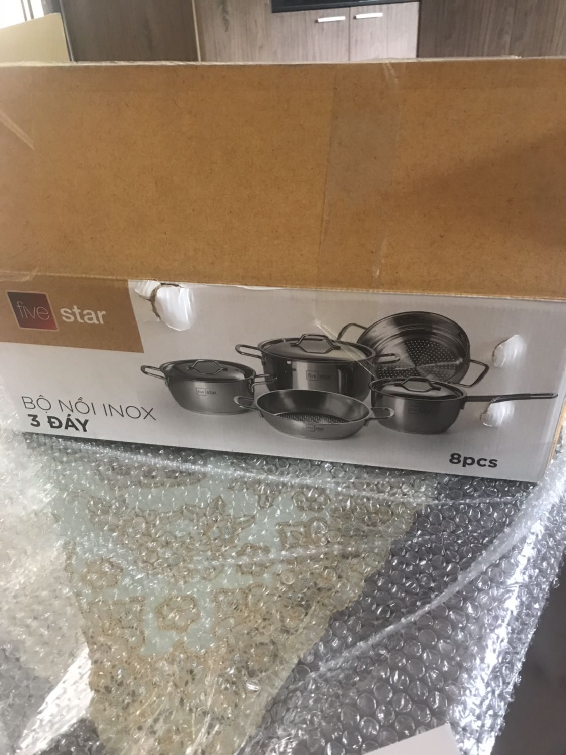 Mình mua bộ gần 1 triệu làm quà tặng đám cưới mà shop giao nhầm thành bộ nồi khác (hơn 700k) cho mình, đành phải trả hàng ?