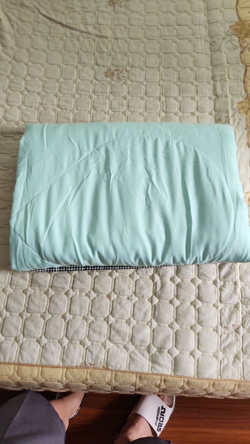 chăn nhẹ, trong tầm giá thế là ổn. Tiki giao nhanh