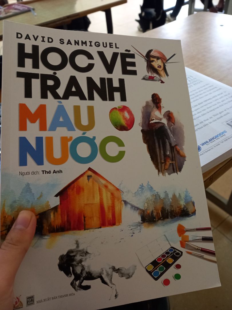 Sách cong và bị bẩn ở một số chỗ. Đơn hàng mình đặt thì có đc tặng kèm thêm bookmark nhưng đến lúc nhận hàng thì lại k thấy. Trừ quyển này ra thì tất cả những quyển khác đều ổn và đẹp nhưg mà giao hàng hơi lâu.