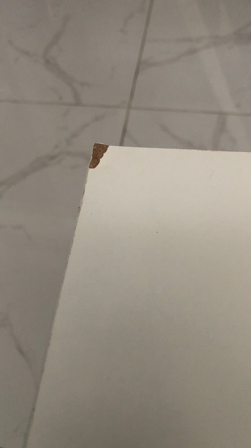 Bàn đóng gói không kỹ bị móp tróc sơn. Hơi khó lắp không có giấy hướng dẫn Bàn đóng gói không kỹ bị móp tróc sơn. Hơi khó lắp không có giấy hướng dẫn